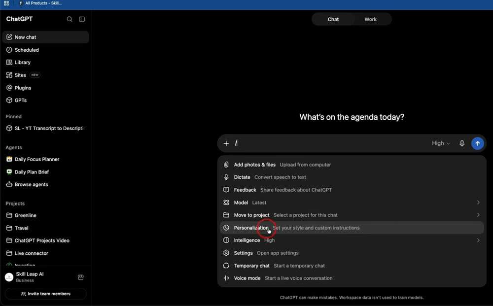 输入框里输入斜杠后弹出的菜单:Add photos & files、Dictate、Model、Move to project、Personalization、Temporary chat、Voice mode等