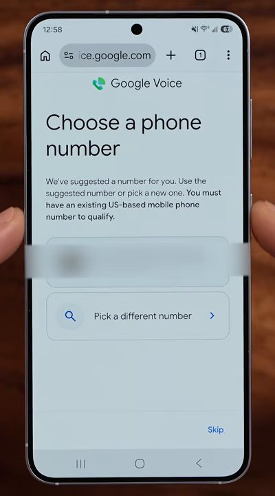 Google Voice选号页:Choose a phone number,提示You must have an existing US-based mobile phone number to qualify,下面是Pick a different number