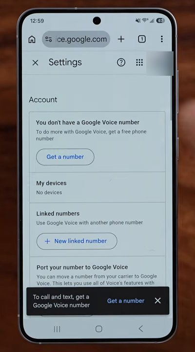 Google Voice设置页Account一栏:Linked numbers下有New linked number,下面是Port your number to Google Voice