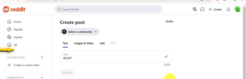 Reddit网页版Create post页:Select a community下拉框,Text、Images & Video、Link、Poll四个标签,下面是Title标题框